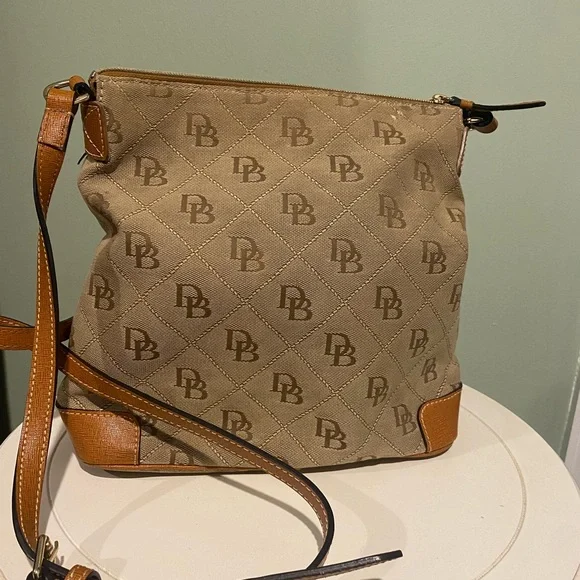 Dooney & Bourke 1975 - Picture 2 of 4